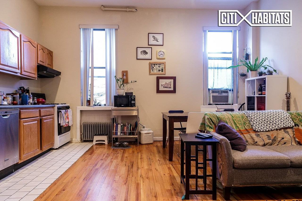 516 Carlton Ave 1 - Photo 3 of 7