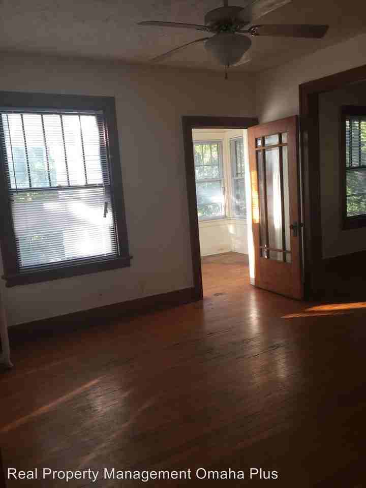 1011 N 34th St - Photo 2 of 9