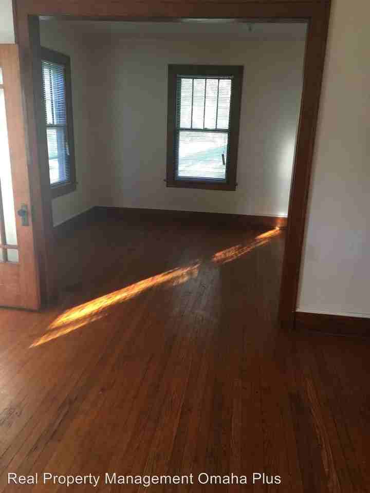 1011 N 34th St - Photo 3 of 9