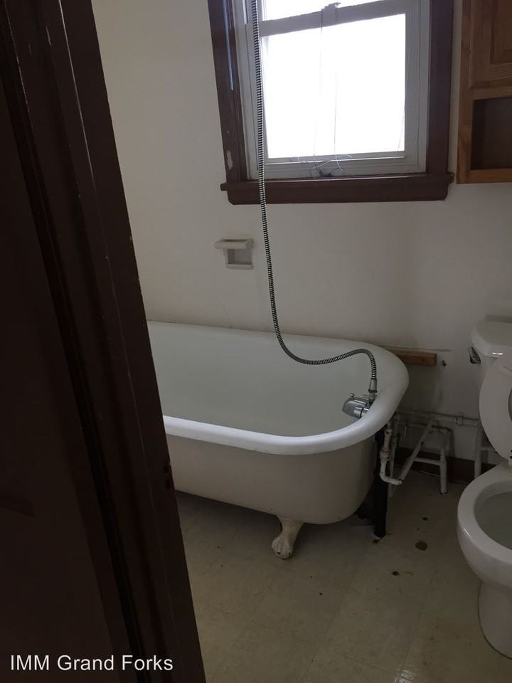 104 4th St NW - Photo 2 of 5