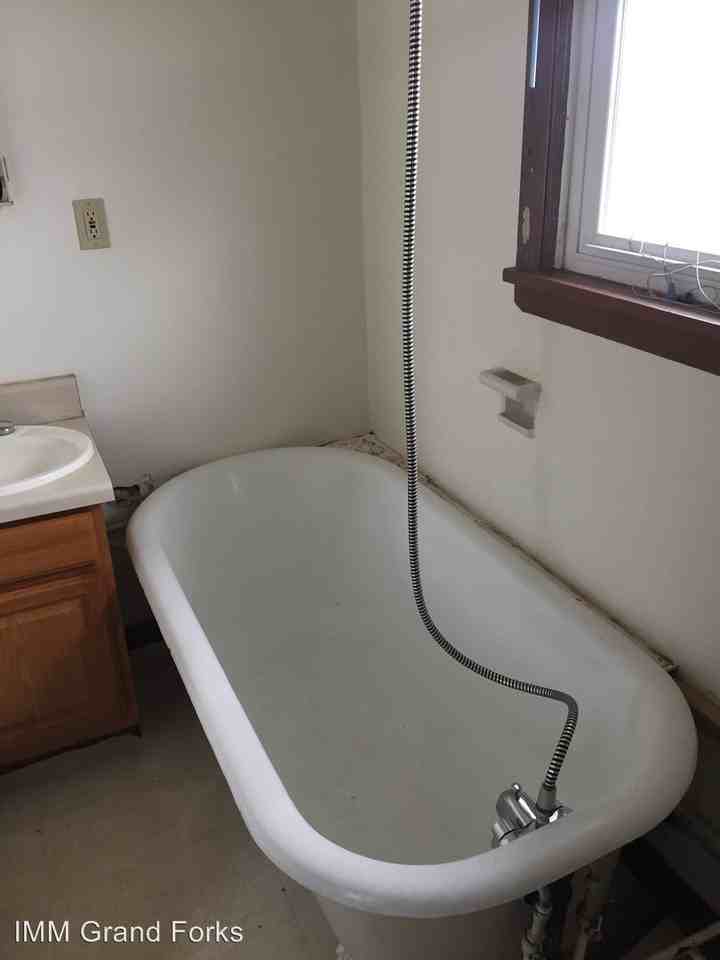 104 4th St NW - Photo 3 of 5