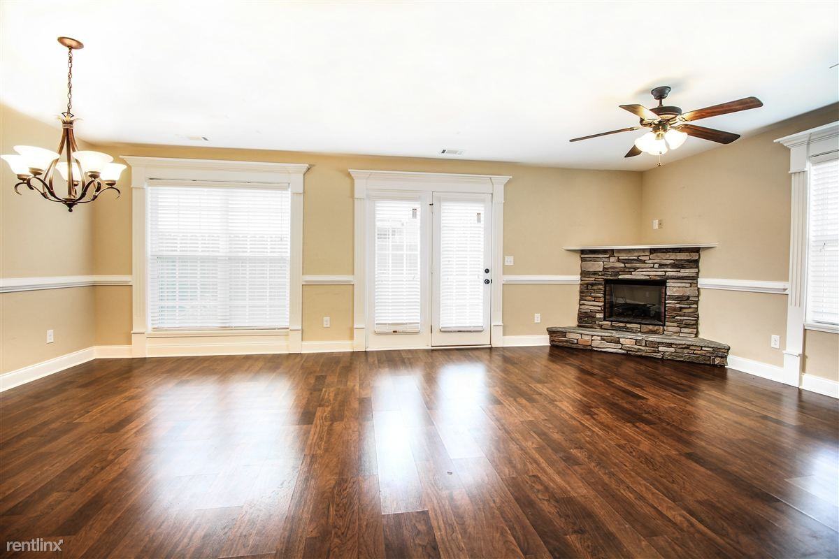 109 Clark Street Villas - Photo 2 of 17