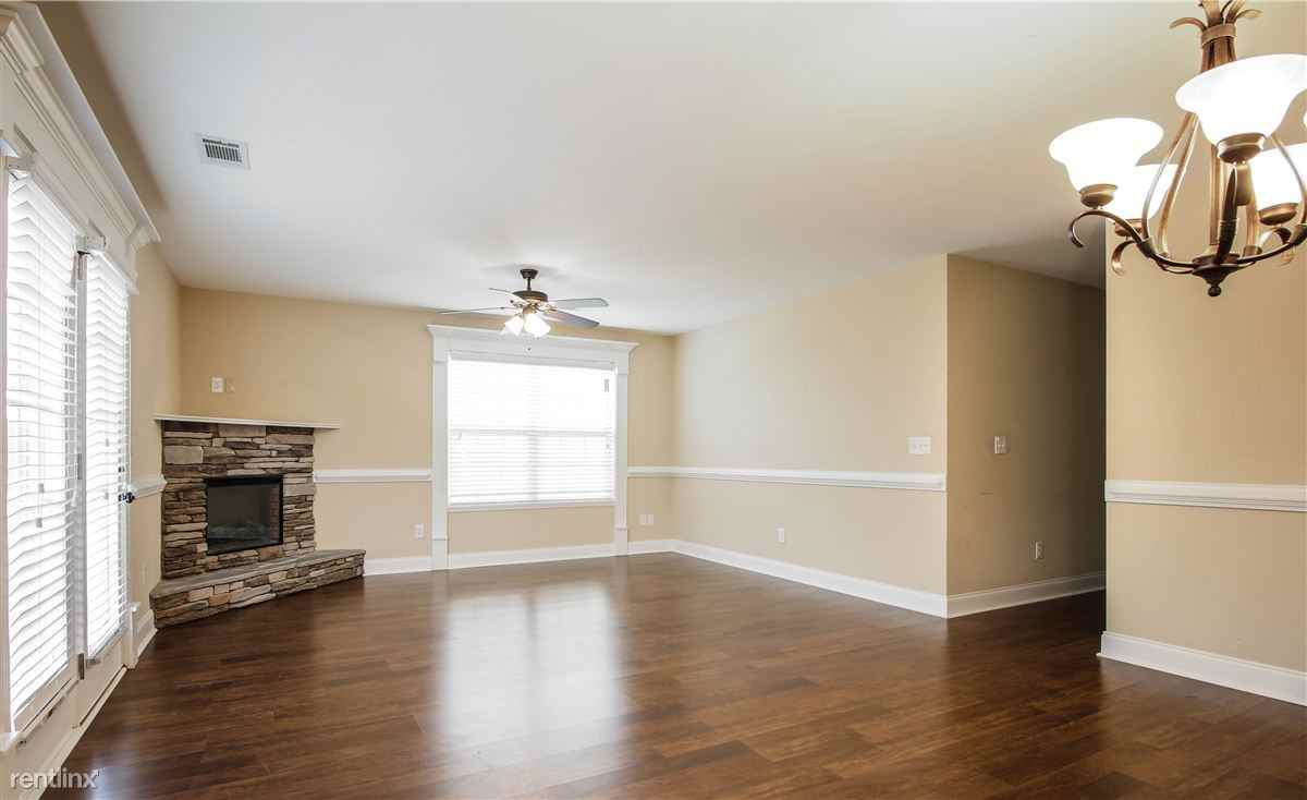 109 Clark Street Villas - Photo 3 of 17