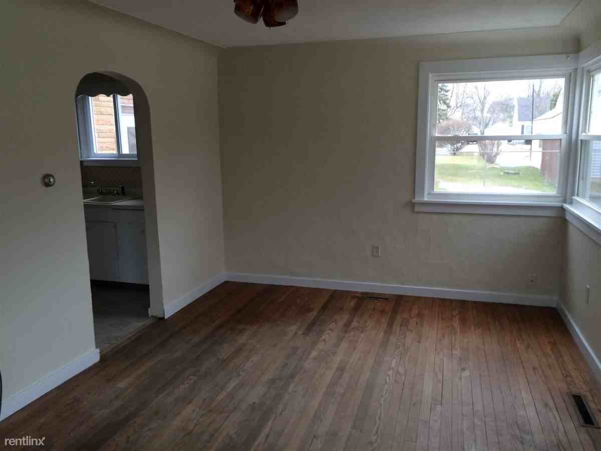 613 Burns St - Photo 2 of 11