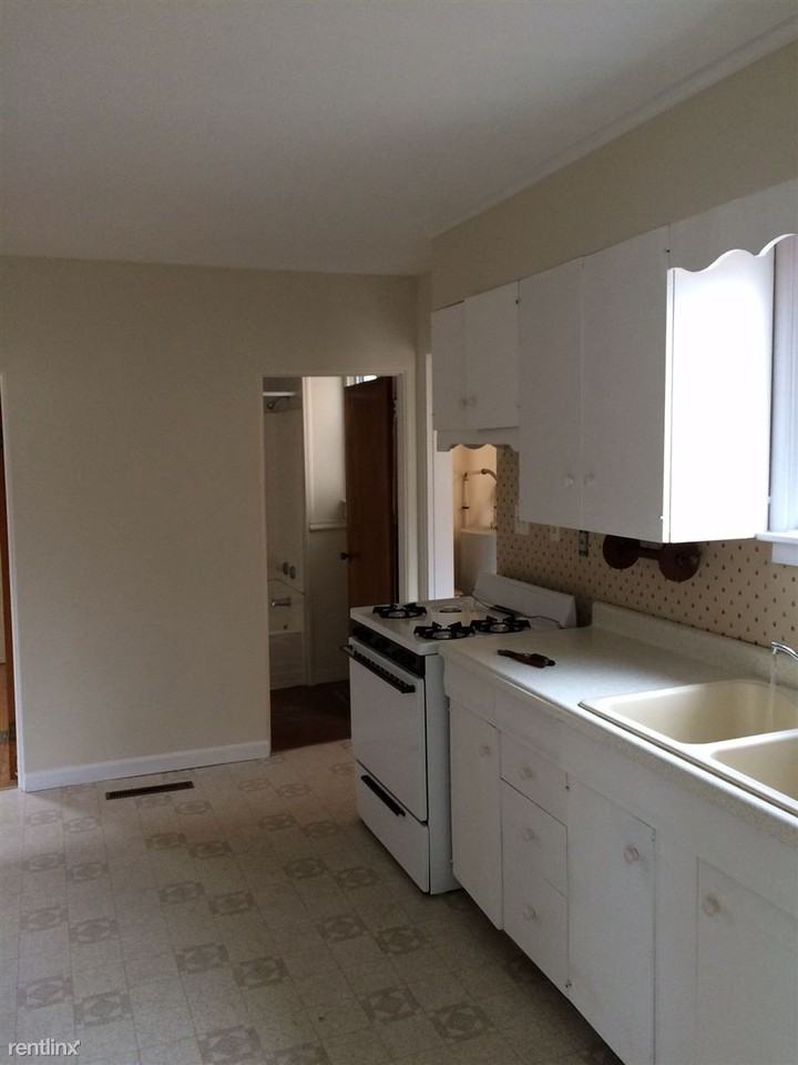 613 Burns St - Photo 3 of 11