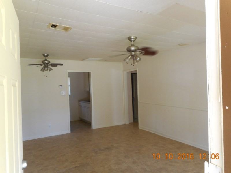 3226 Texas Ave - Photo 2 of 4