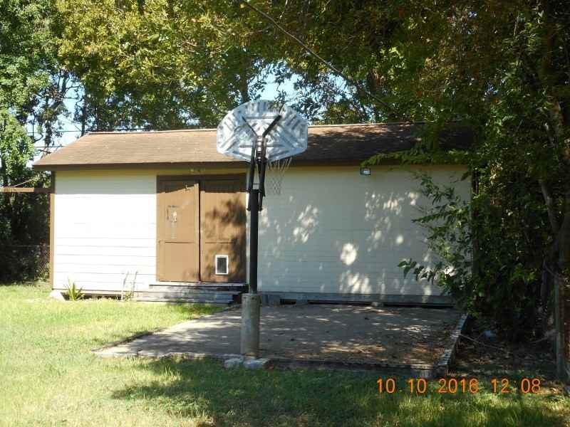 3226 Texas Ave - Photo 3 of 4