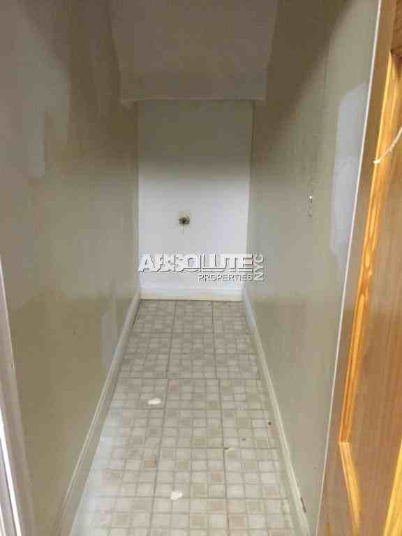 1710 Hobart Ave 1 - Photo 2 of 6