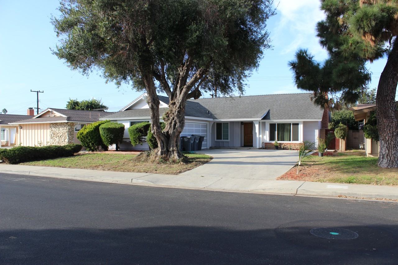 1321 Fuchsia St - Photo 2 of 26