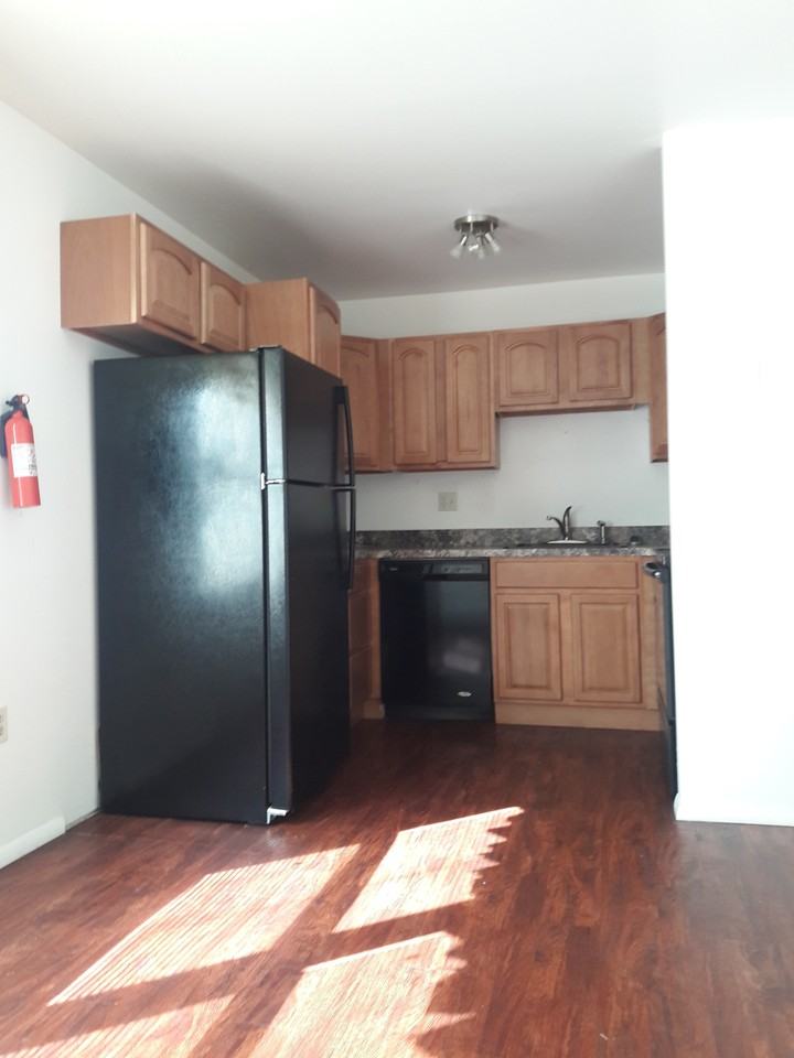 560 S 2nd St - Photo 2 of 16