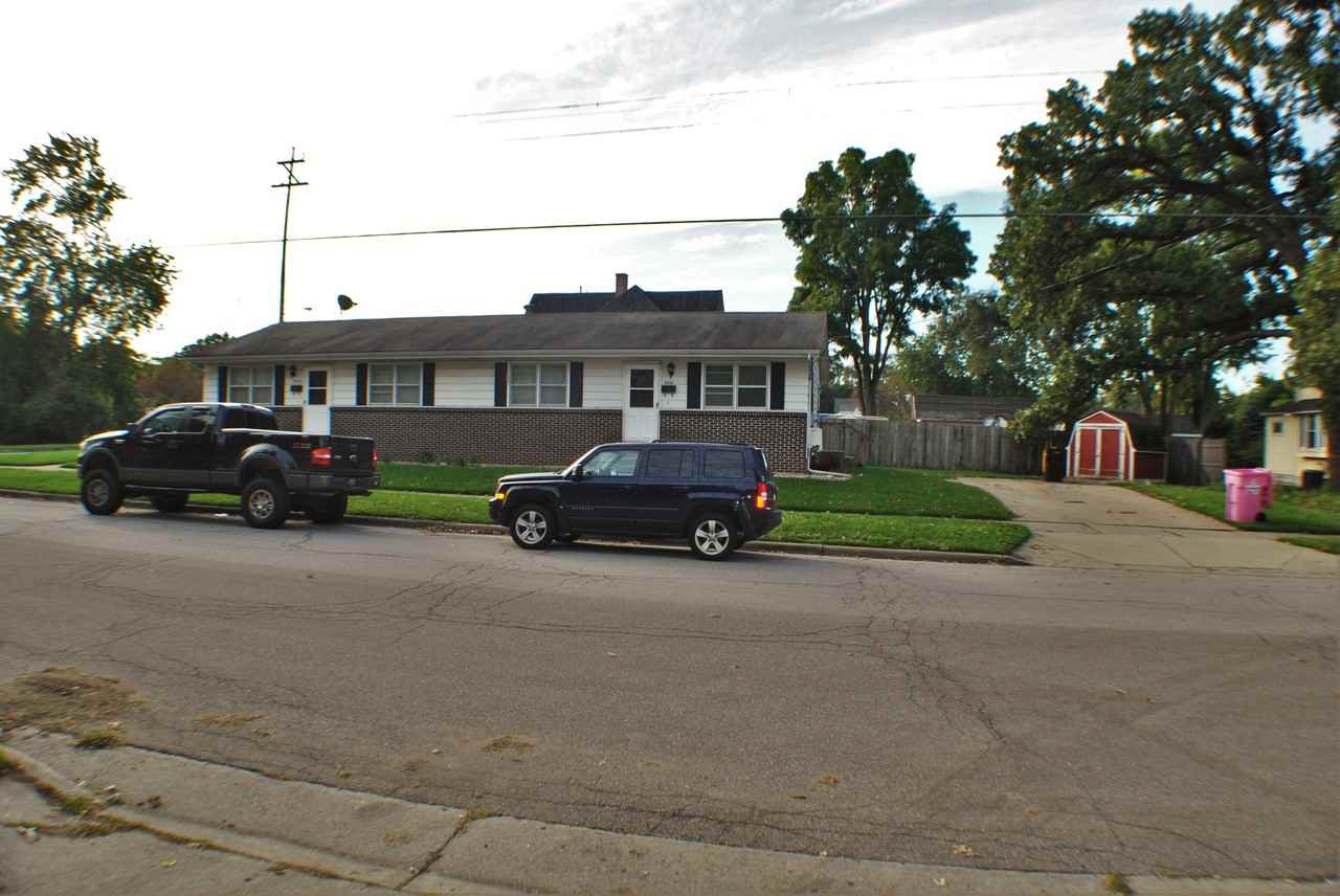 3813 White St SW - Photo 3 of 28