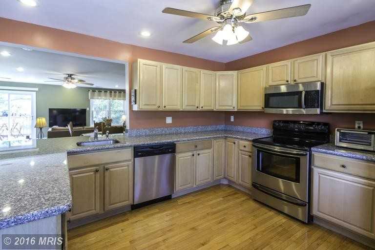 1663 Hart Ct - Photo 3 of 29