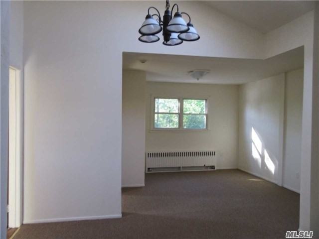 524 Mastic Rd - Photo 2 of 9