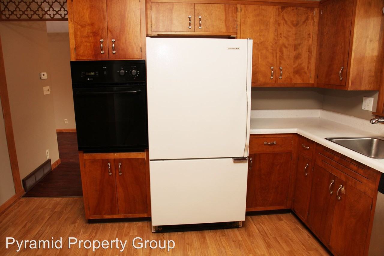 134 Parkridge Dr - Photo 3 of 19