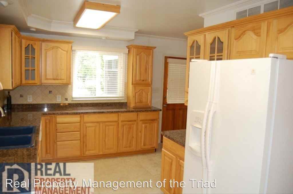 530 Woodvale Dr - Photo 3 of 20