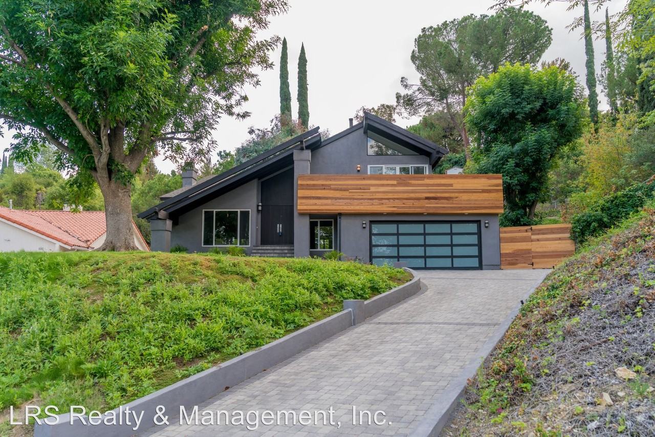 4642 Poe Ave - Photo 2 of 30