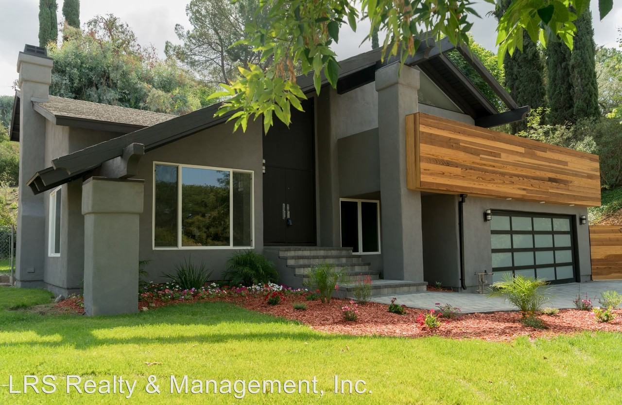 4642 Poe Ave - Photo 3 of 30