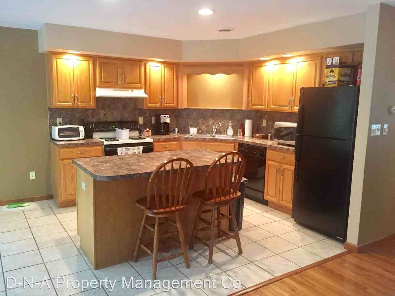 326 Rossmor Dr - Photo 2 of 15