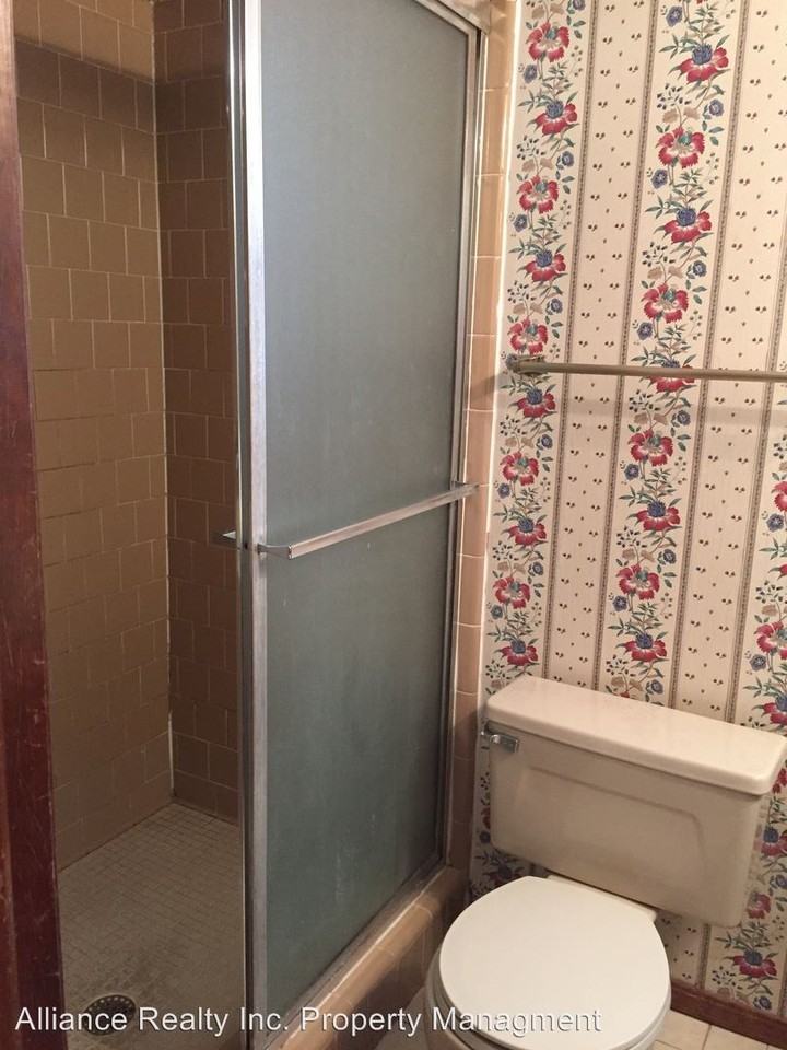 1205 Edinburg Dr - Photo 3 of 8