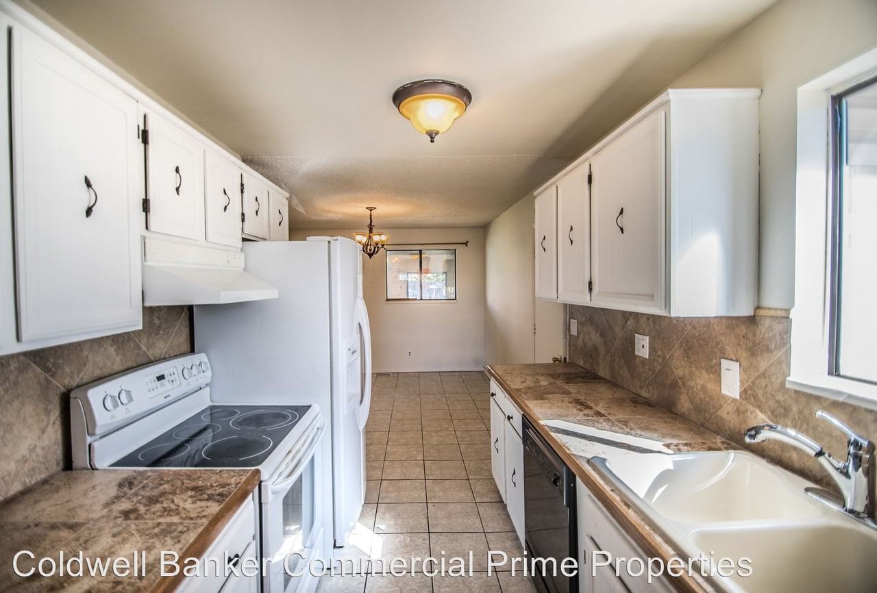 1903 Frontier Dr - Photo 2 of 13