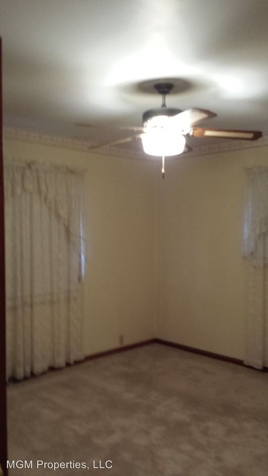 1601 Van Fleet Ln - Photo 3 of 9