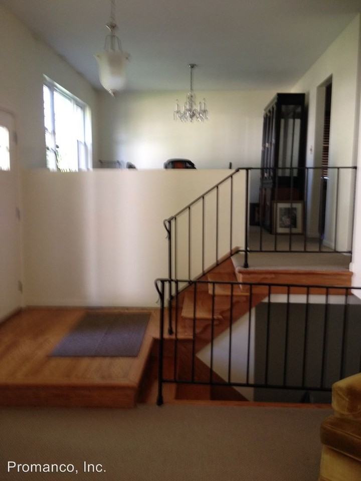 109 Woodcrest Dr - Photo 2 of 5