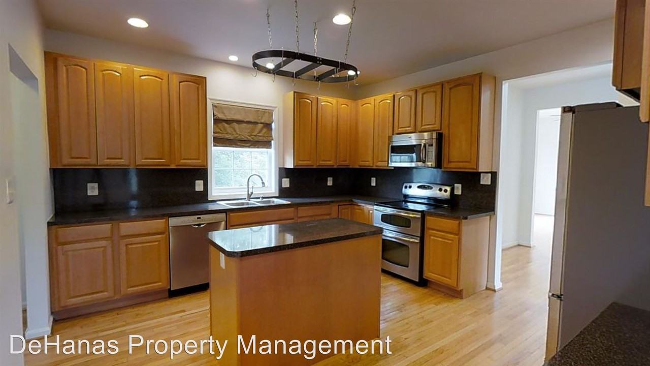 5225 Celestial Ln - Photo 2 of 35