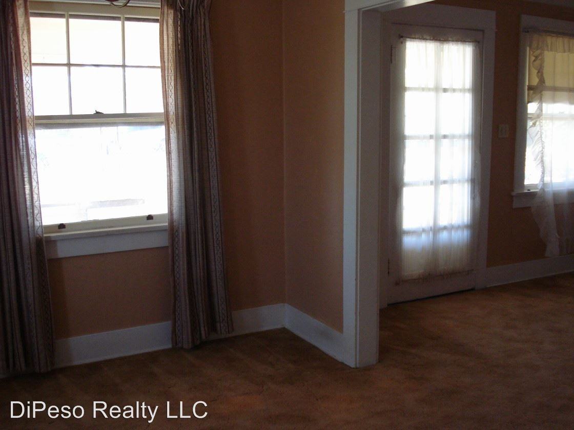 137 E 7th St - Photo 3 of 7