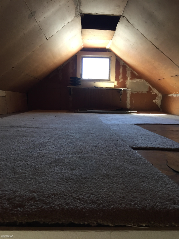 429 E Elm St - Photo 2 of 10