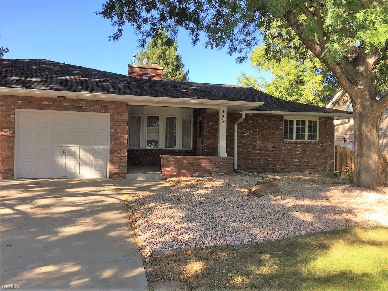 1202 Kirkwood Dr - Photo 2 of 14