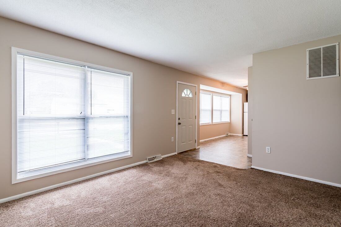 230 28th Ave W - Photo 2 of 8