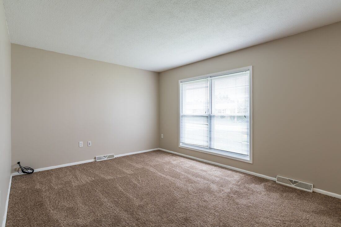 230 28th Ave W - Photo 3 of 8