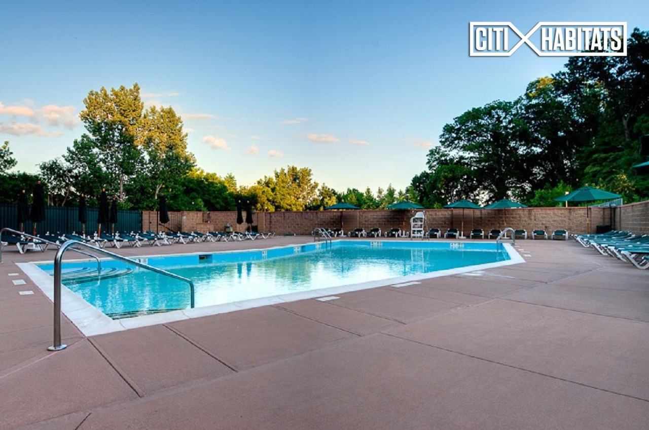 245-20 Grand Central Parkway Service Road LOBF - Photo 2 of 2