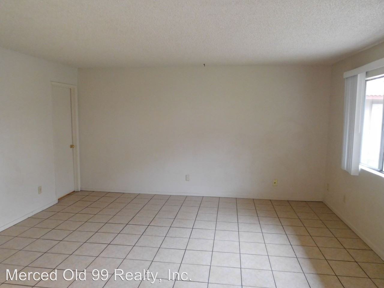 435 W 23rd St - Photo 3 of 18