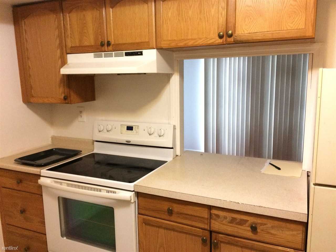 123 Colonial Square - Photo 2 of 4