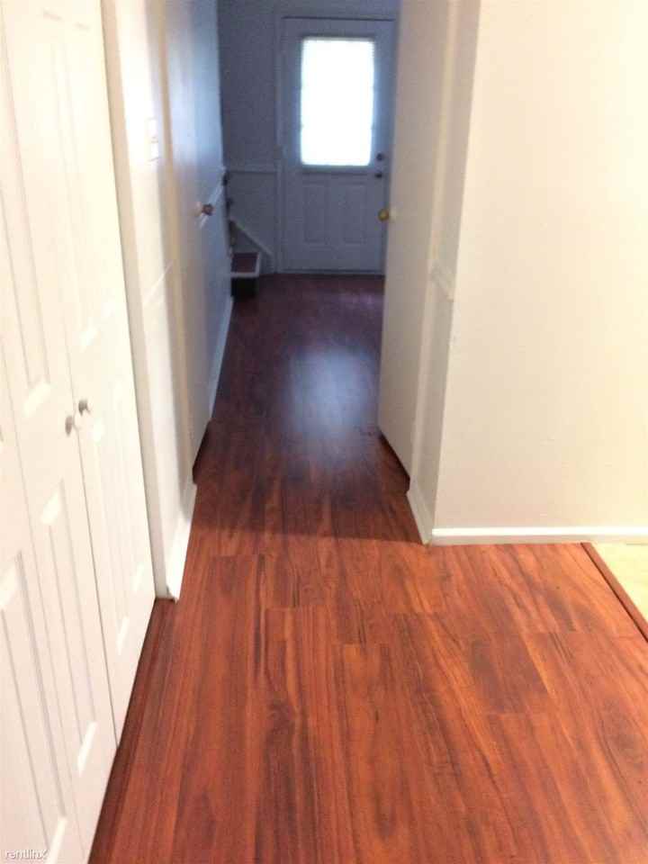 123 Colonial Square - Photo 3 of 4