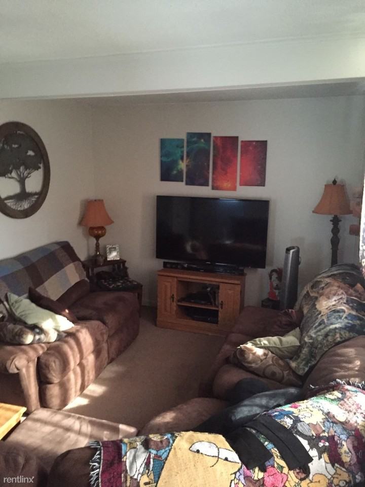 1107 Wilcox St - Photo 2 of 10