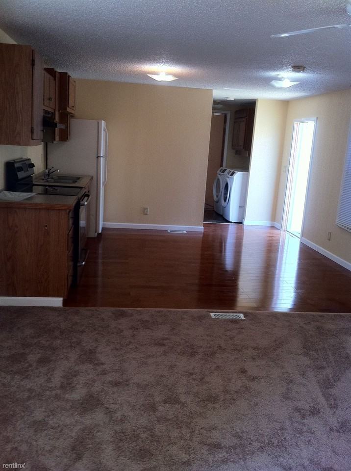 207 SW 9th St - Photo 3 of 7