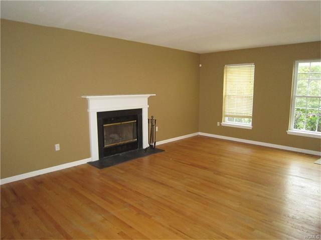 1 Birchwood Ave - Photo 3 of 28