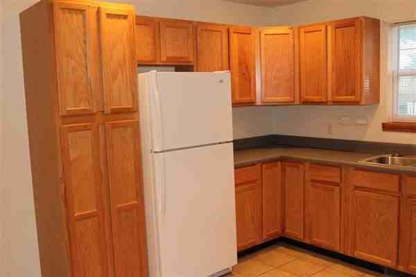 733 E 6th St - Photo 3 of 8