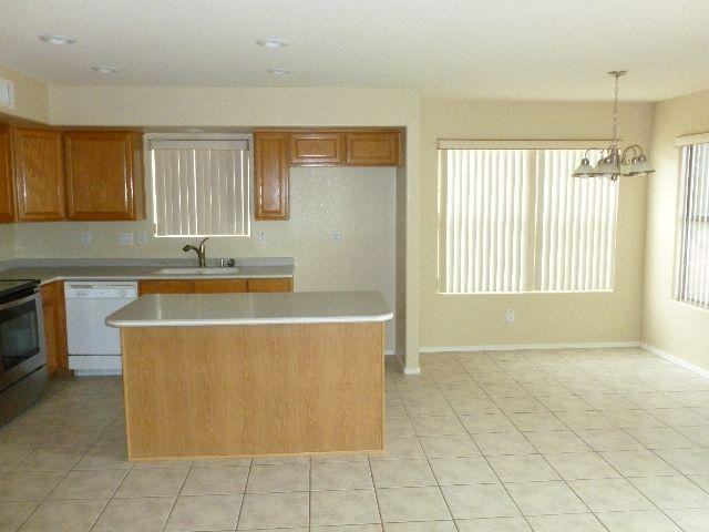 2207 S Peppertree Dr - Photo 2 of 9