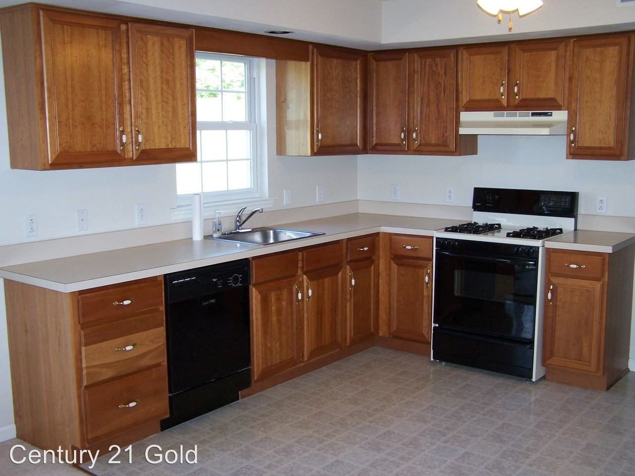 380 Sioux Ct - Photo 3 of 12