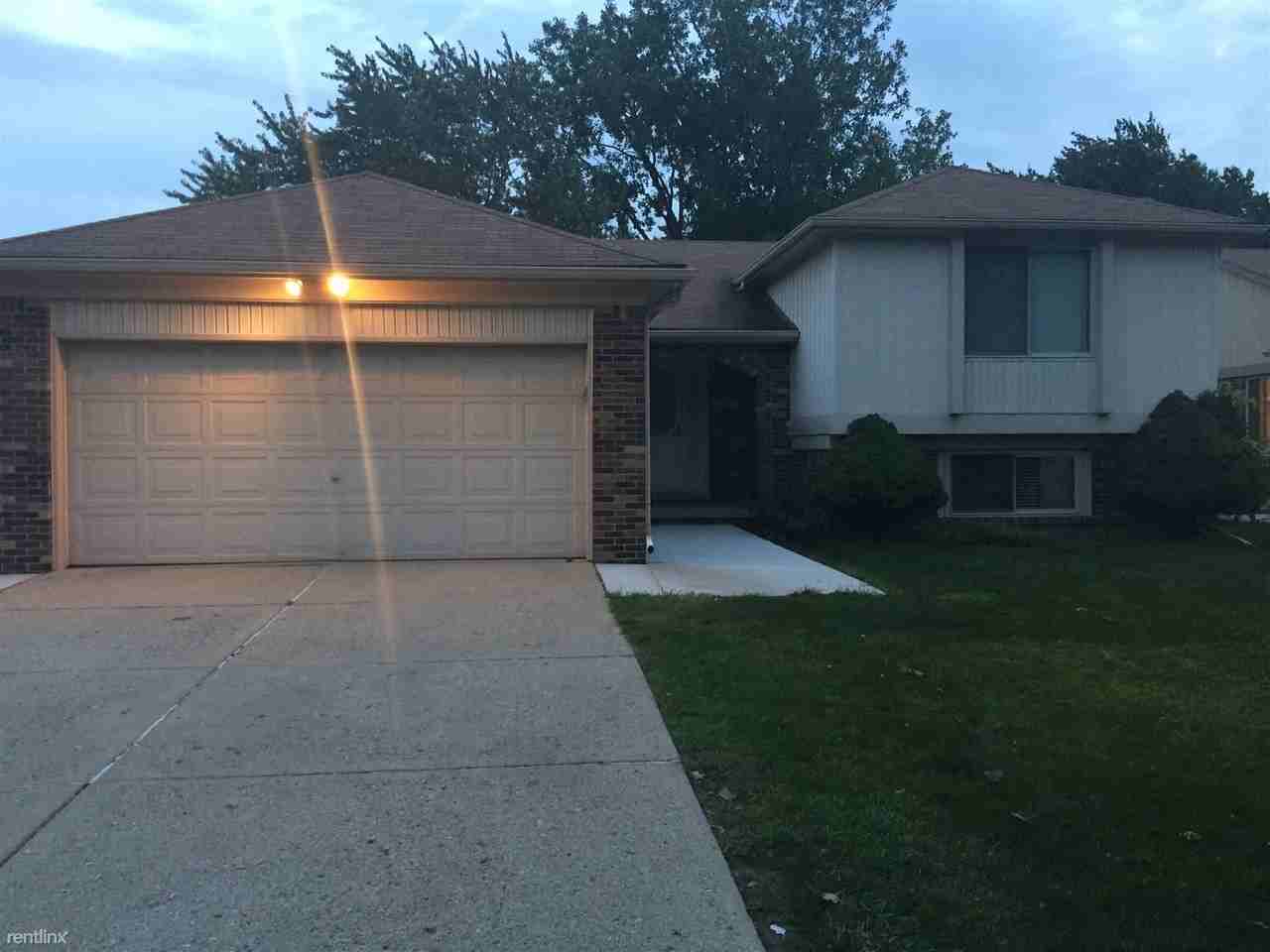 36808 Carriage Dr - Photo 2 of 6