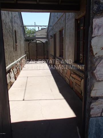 1507 N 15th Ave - Photo 2 of 23