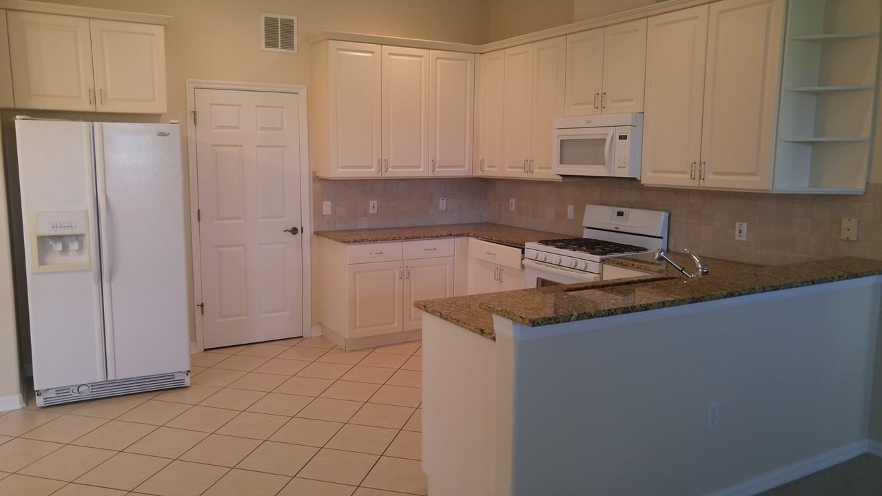 2733 Valiant Dr - Photo 3 of 12