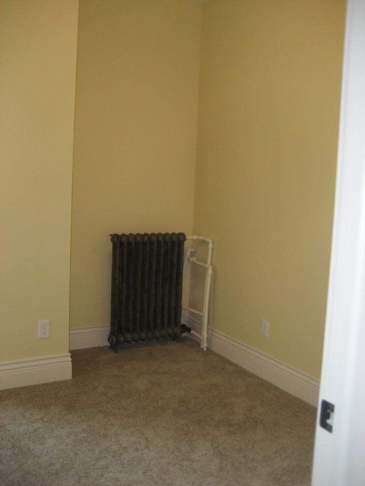 617 Virginia St #1 - Photo 3 of 9