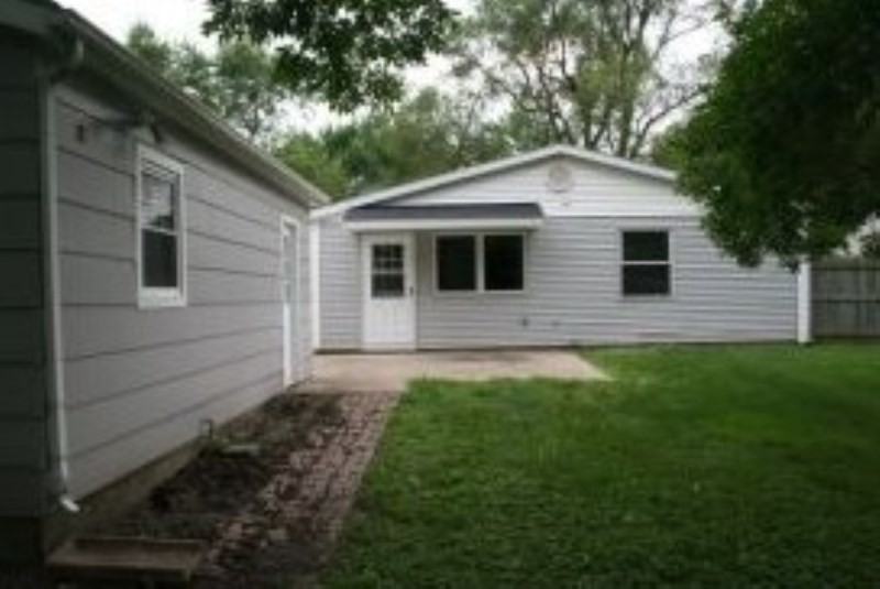 712 Roselyn Dr - Photo 2 of 4