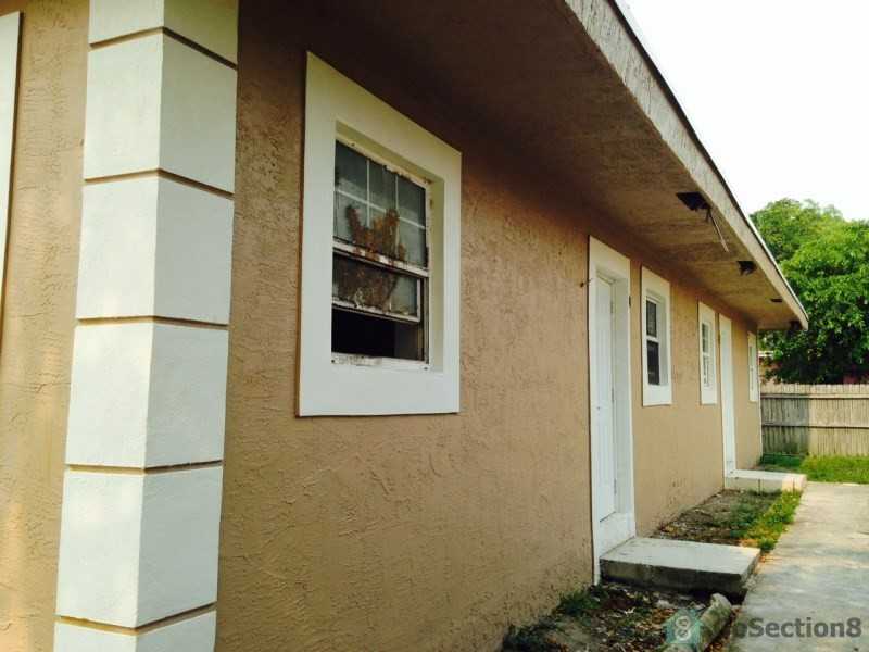 821 NW 5th Ave - Photo 2 of 5