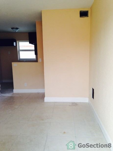 821 NW 5th Ave - Photo 3 of 5