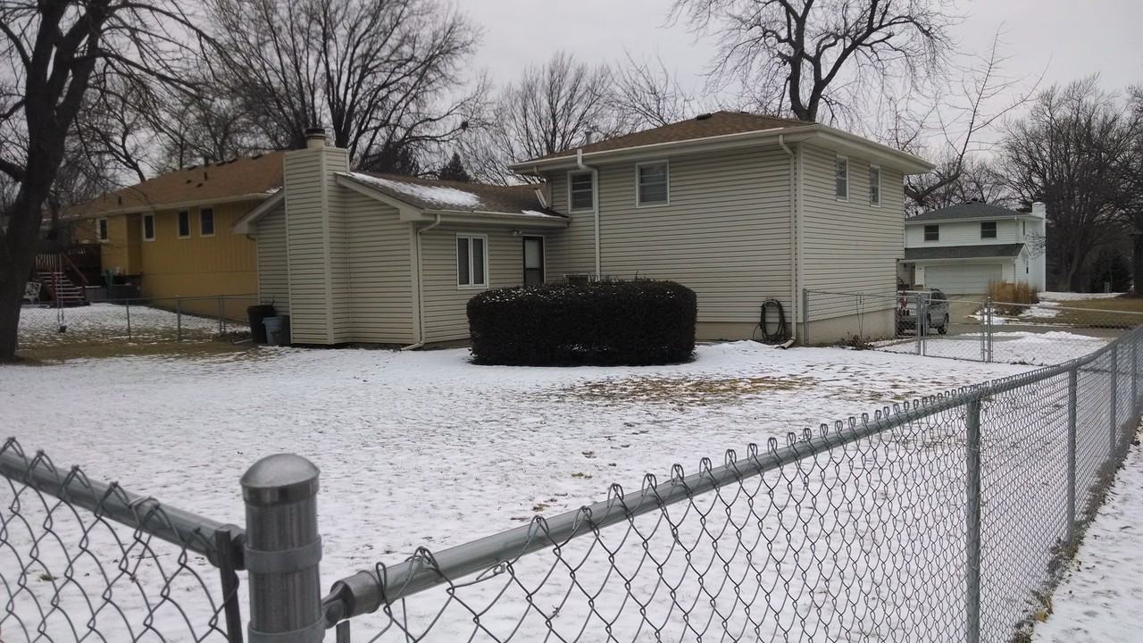 1505 S 139th Plaza - Photo 2 of 4